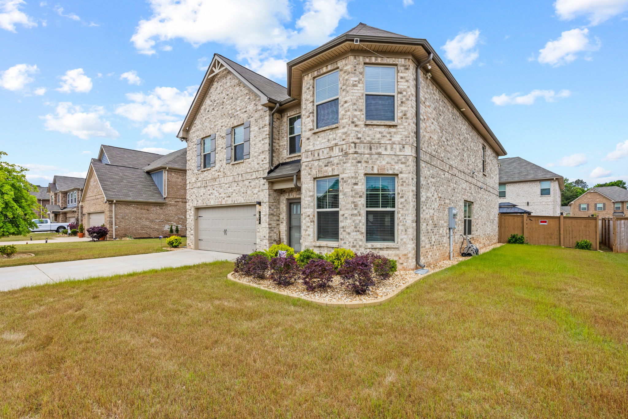 324 Denton Way photo 1